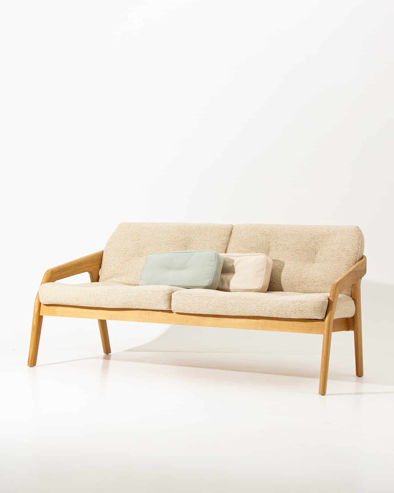2603065-friday-2-sofa-polstermoebel-massivholz-eiche-kvadrat-vanir-nachhaltiges-design-zeitraum-moebel-shop (6)